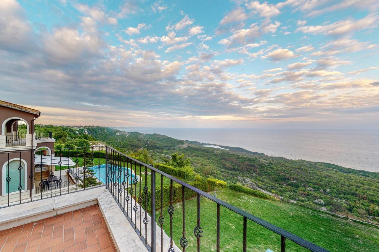 Lighthouse Luxe Estate Apart & Villas Балчик Екстер'єр фото